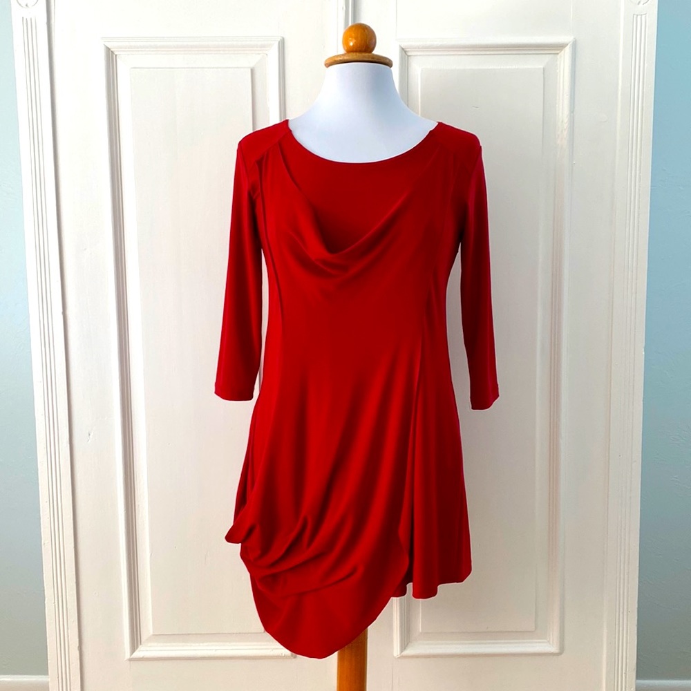 The Holidays Are Coming 💃🏼 Flattering Sympli Red Tunic Asymmetrical Top